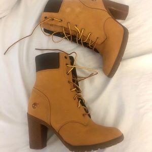 Timberland heel boots 👢 waterproof and sassy